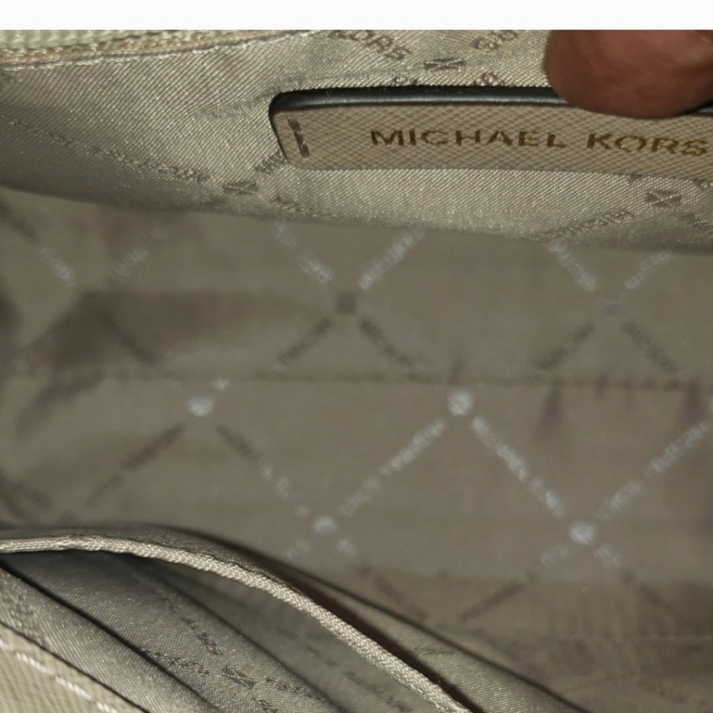 Michael Kors Tan Shoulder Bag - Picture 4 of 13